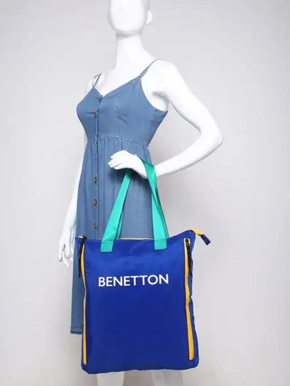 NWT United Colors Of Benetton Blue Sports/Utility Bag with laptop sleeve - Picture 2 of 3